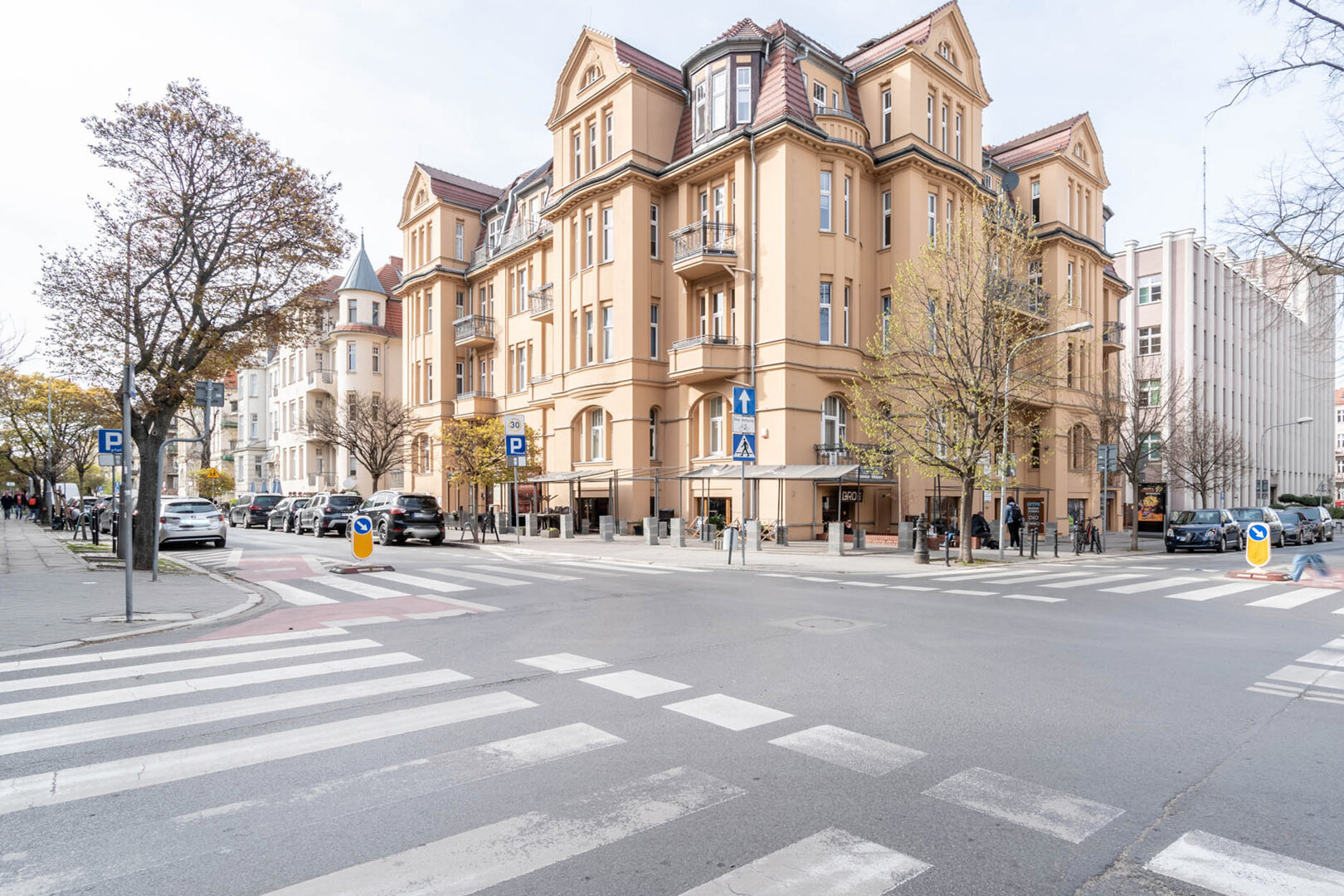 1. KANCELARIA PRAWNA A-Z-A RENTIER ANDRZEJ ANDRZEJEWSKI, 2. BIURO ZARZĄDZANIA I OBROTU NIERUCHOMOŚCI - 10