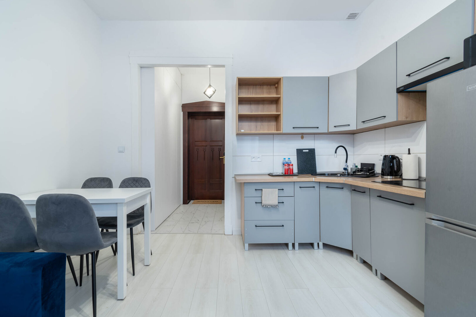 1. KANCELARIA PRAWNA A-Z-A RENTIER ANDRZEJ ANDRZEJEWSKI, 2. BIURO ZARZĄDZANIA I OBROTU NIERUCHOMOŚCI - 3