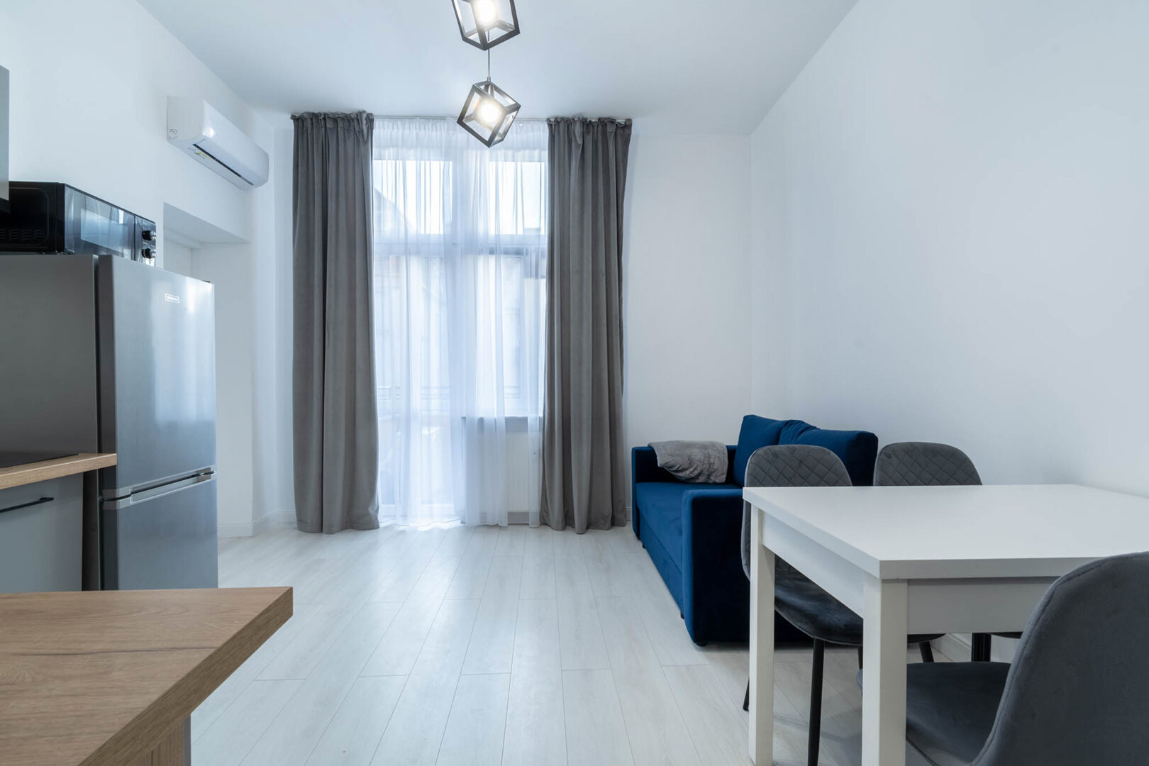 1. KANCELARIA PRAWNA A-Z-A RENTIER ANDRZEJ ANDRZEJEWSKI, 2. BIURO ZARZĄDZANIA I OBROTU NIERUCHOMOŚCI - 4