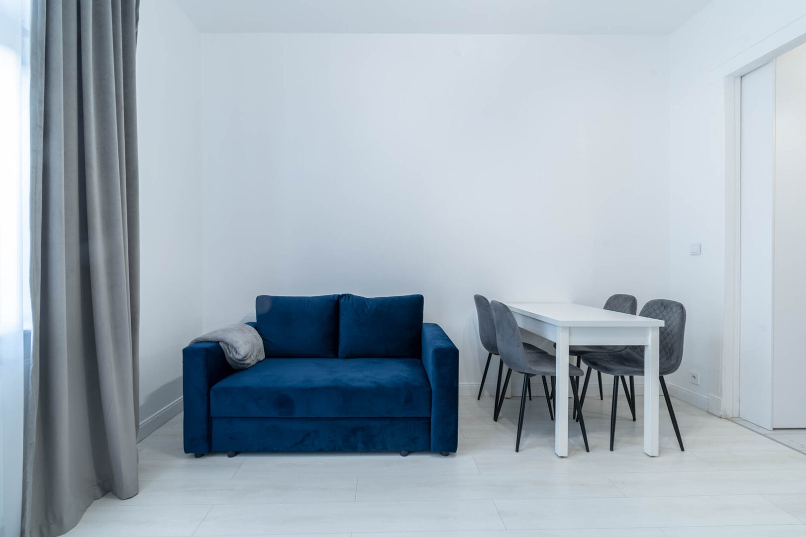 1. KANCELARIA PRAWNA A-Z-A RENTIER ANDRZEJ ANDRZEJEWSKI, 2. BIURO ZARZĄDZANIA I OBROTU NIERUCHOMOŚCI - 5