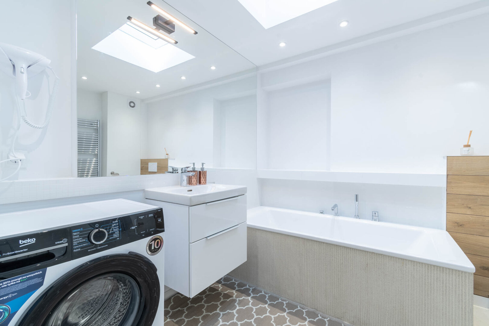 1. KANCELARIA PRAWNA A-Z-A RENTIER ANDRZEJ ANDRZEJEWSKI, 2. BIURO ZARZĄDZANIA I OBROTU NIERUCHOMOŚCI - 7