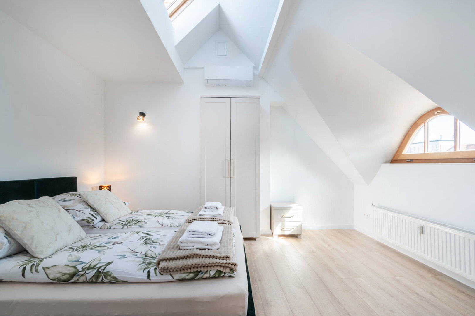 1. KANCELARIA PRAWNA A-Z-A RENTIER ANDRZEJ ANDRZEJEWSKI, 2. BIURO ZARZĄDZANIA I OBROTU NIERUCHOMOŚCI - 4